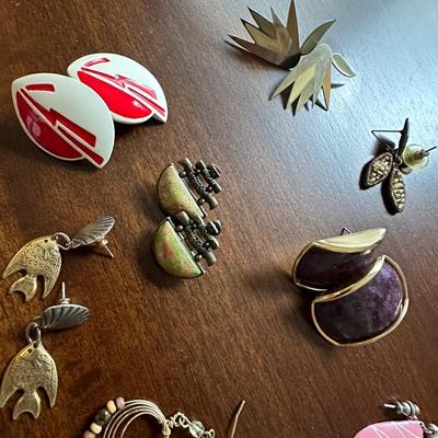 costume jewelry earring lot
