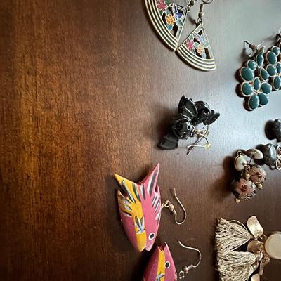costume jewelry earring lot