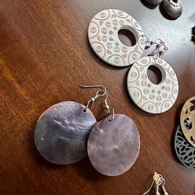 costume jewelry earring lot