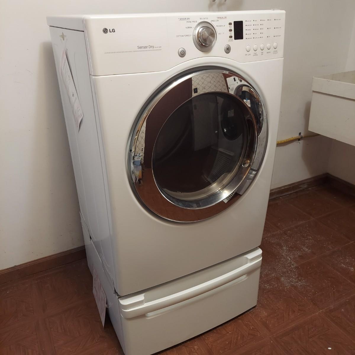 LG Gas Dryer w/ Storage Pedestal (LBBL)