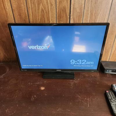 Hitachi 24" Tv w remote tested HDMI USB