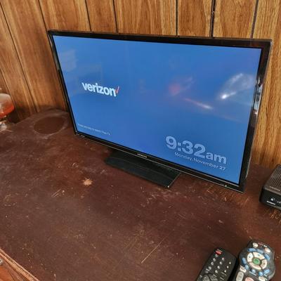 Hitachi 24" Tv w remote tested HDMI USB