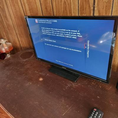 Hitachi 24" Tv w remote tested HDMI USB