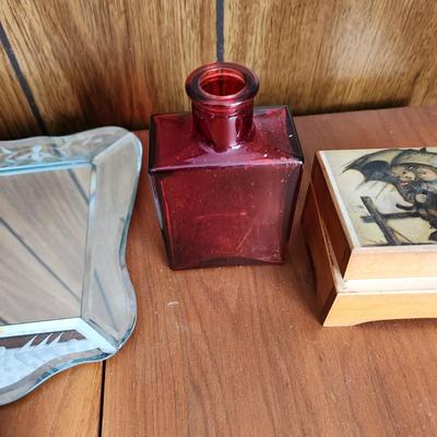 Lot of Vanity and Collectables