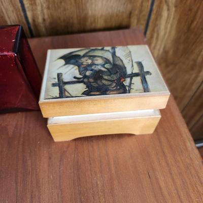 Lot of Vanity and Collectables