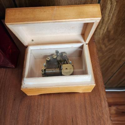 Lot of Vanity and Collectables