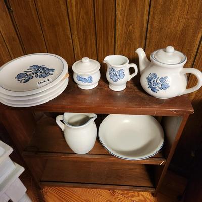 9 Pieces Pfaltzgraff Yorktowne TeaPot Cream Sugar Water Pitcher Plates Bowl