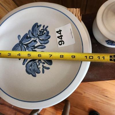 9 Pieces Pfaltzgraff Yorktowne TeaPot Cream Sugar Water Pitcher Plates Bowl