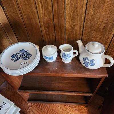 9 Pieces Pfaltzgraff Yorktowne TeaPot Cream Sugar Water Pitcher Plates Bowl