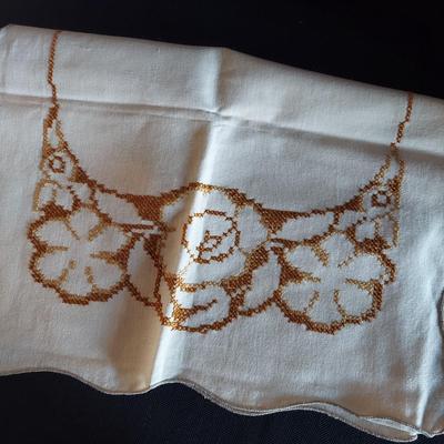 Vintage Tablecloths, Napkins and Table Runners (DR-BBL)