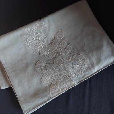 Vintage Tablecloths, Napkins and Table Runners (DR-BBL)