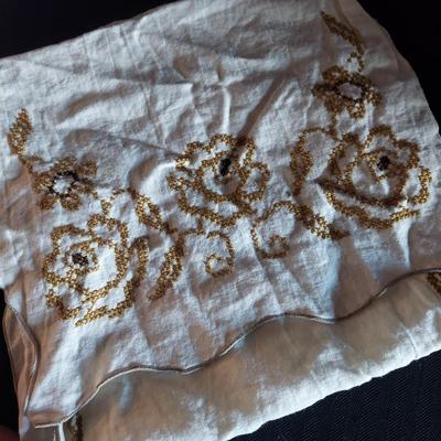 Vintage Tablecloths, Napkins and Table Runners (DR-BBL)