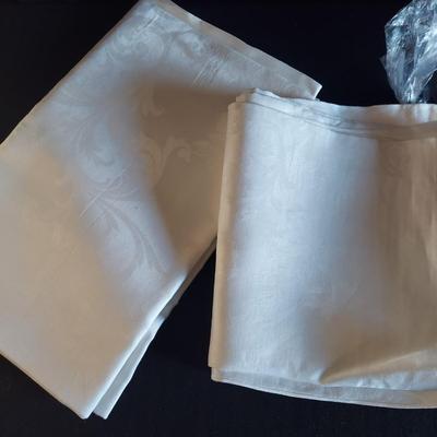 Vintage Tablecloths, Napkins and Table Runners (DR-BBL)