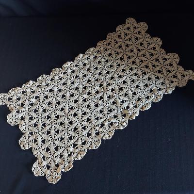 Vintage Tablecloths, Napkins and Table Runners (DR-BBL)