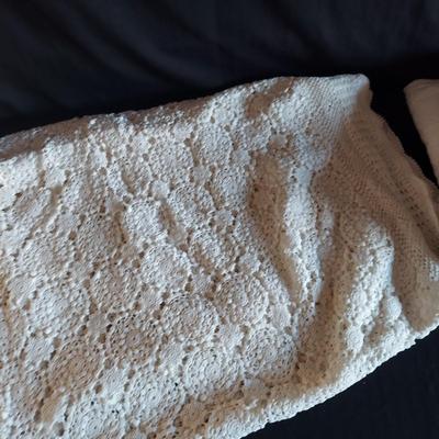 Vintage Tablecloths, Napkins and Table Runners (DR-BBL)