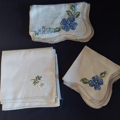 Vintage Tablecloths, Napkins and Table Runners (DR-BBL)