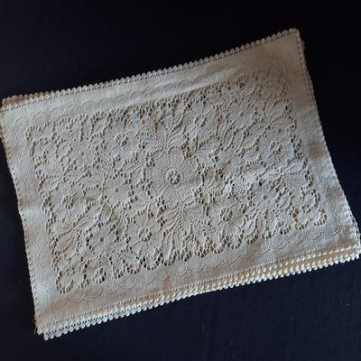 Vintage Tablecloths, Napkins and Table Runners (DR-BBL)