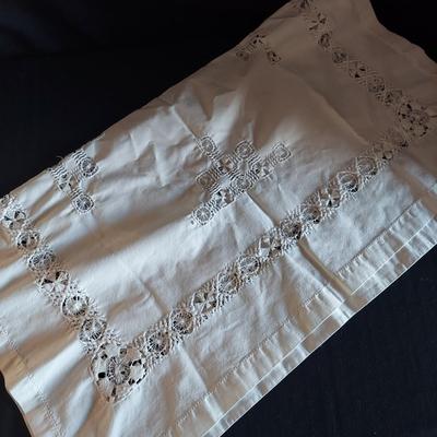 Vintage Tablecloths, Napkins and Table Runners (DR-BBL)