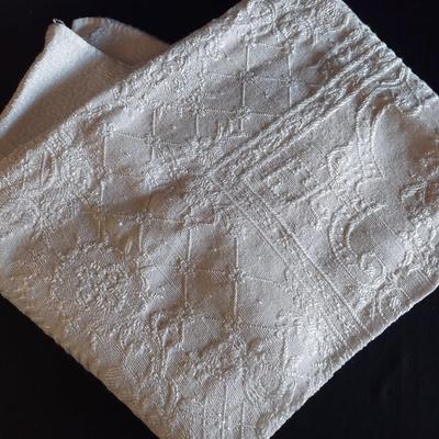 Vintage Tablecloths, Napkins and Table Runners (DR-BBL)