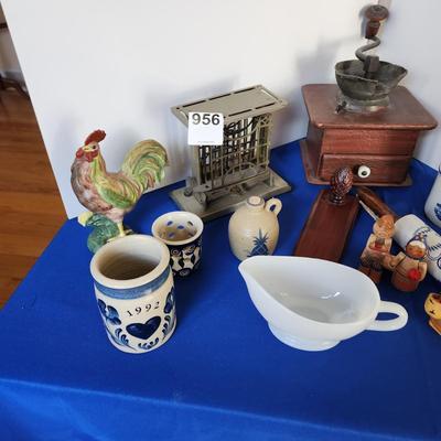 Kitchen Decor Lot Collectables Coffee Grinder, Glasbake, Toaster,