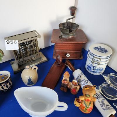 Kitchen Decor Lot Collectables Coffee Grinder, Glasbake, Toaster,
