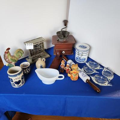 Kitchen Decor Lot Collectables Coffee Grinder, Glasbake, Toaster,