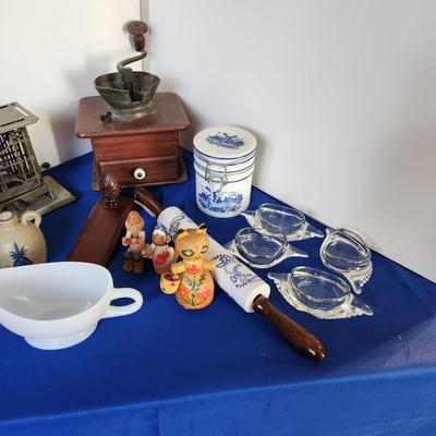 Kitchen Decor Lot Collectables Coffee Grinder, Glasbake, Toaster,