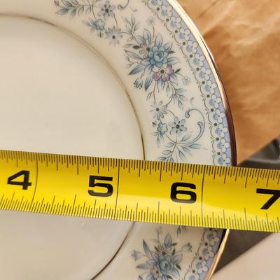 24 pcs. Noritake Blue Hill China Plates