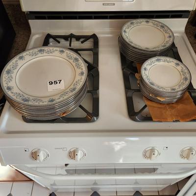 24 pcs. Noritake Blue Hill China Plates