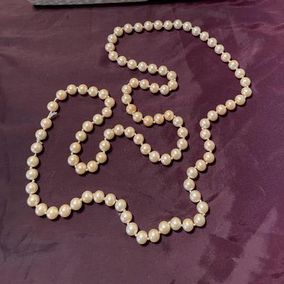1960s Glass Bead Faux Pearl Necklace