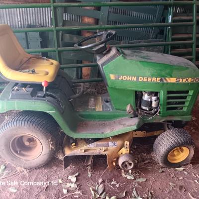 John Deere DLR-T64 STX38 Riding lawn tractor