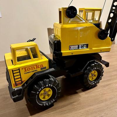 Vintage 80â€™s Tonka Turbo Diesel XMB-975 Clam Bucket Crane Truck