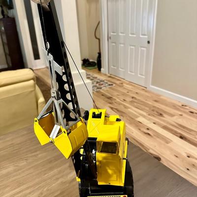 Vintage 80â€™s Tonka Turbo Diesel XMB-975 Clam Bucket Crane Truck