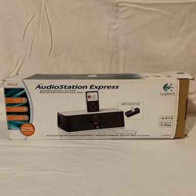 iPod Nano with Logitech Portable Speaker (BO-KW)