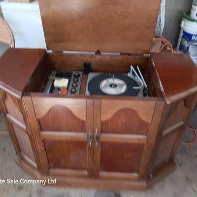 Wards Electronic Equipment Tube style turntable and radio in cabinet NON-WORKING