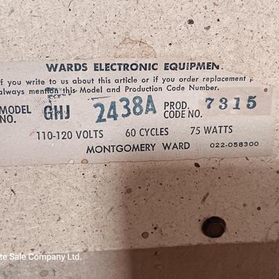 Wards Electronic Equipment Tube style turntable and radio in cabinet NON-WORKING