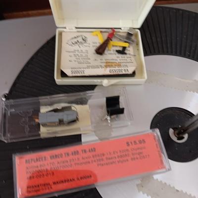 Wards Electronic Equipment Tube style turntable and radio in cabinet NON-WORKING