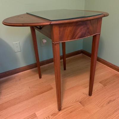Two Federal Style Mahogany Side Tables (UO-KW)