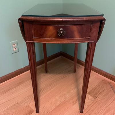 Two Federal Style Mahogany Side Tables (UO-KW)
