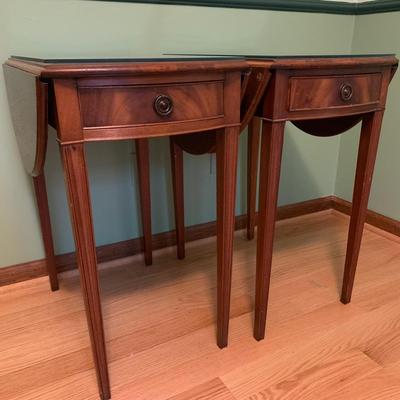 Two Federal Style Mahogany Side Tables (UO-KW)