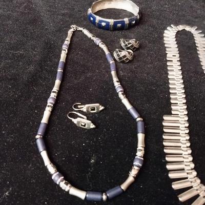 SILVER-TONE FAN AND BEADED NECKLACES, 2 BRACELETS AND 2 PAIRS OF EARRINGS