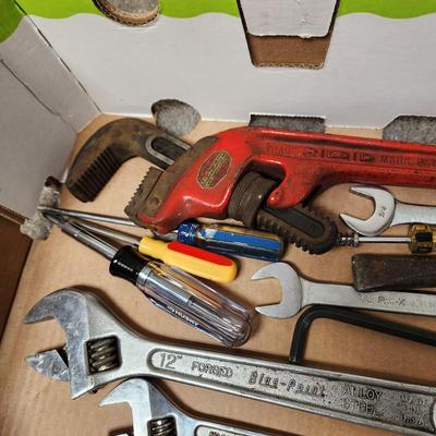 Large Tool Lot Ridgid E-18 Blue Point, Craftsman, Screw drivers, Extension cord and more