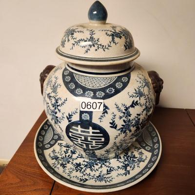 Vintage Blue & White Porcelain Floral Temple Ginger Jar Vase w plate
