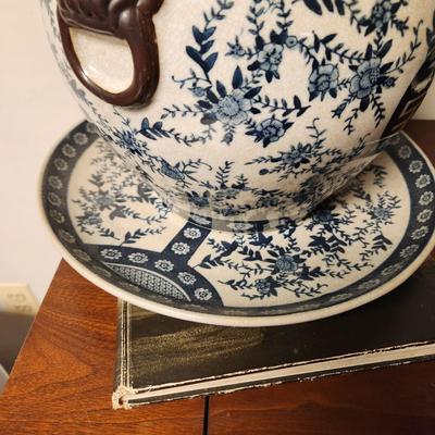 Vintage Blue & White Porcelain Floral Temple Ginger Jar Vase w plate