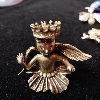 COLORFUL AND UNIQUE VINTAGE JEWELRY