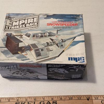 Vintage 1980 STAR WARS EMPIRE STRIKES BACK LUKE SKYWALKER'S SNOWSPEEDER MODEL