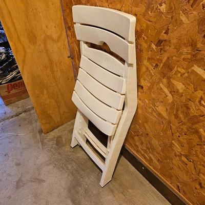 Four White Plastic Chairs & Folding Table (G1-JS)