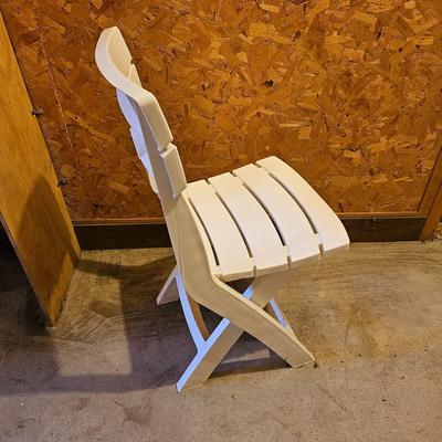 Four White Plastic Chairs & Folding Table (G1-JS)