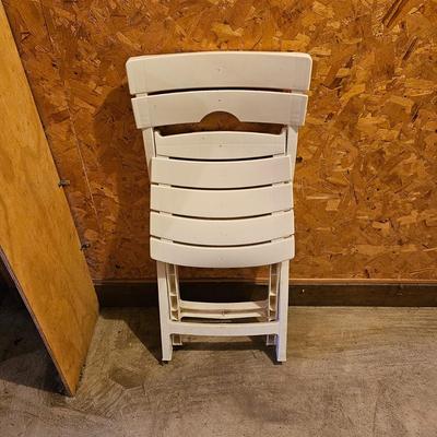 Four White Plastic Chairs & Folding Table (G1-JS)