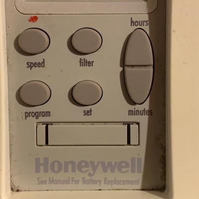 Honeywell HEPA Air Cleaner & Lasko Ceramic Heater (LG-HS)